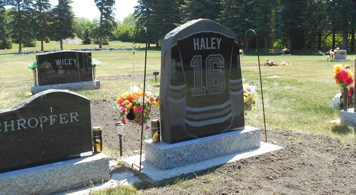 Is-It-Time-To-Restore-Your-Loved-Ones-Headstone-Memorial 