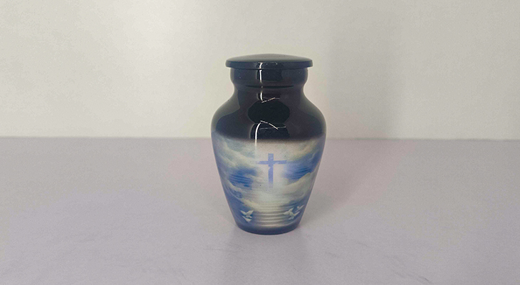 Why Funeral Homes Benefit From Partnering With A Local Urn Supplier In Canada